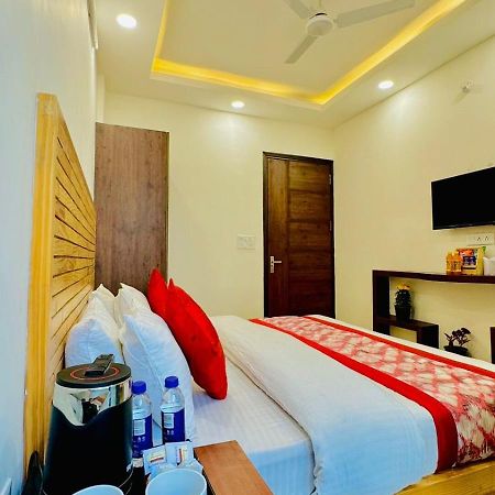 Hotel Ashram View Just 10 Minute Away Form Nizamuddin Railway Station ニューデリー エクステリア 写真