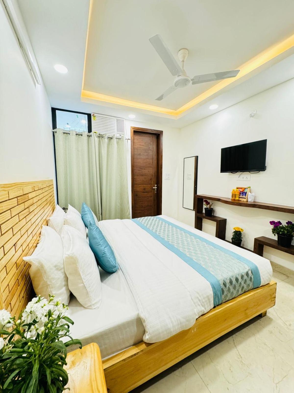 Hotel Ashram View Just 10 Minute Away Form Nizamuddin Railway Station ニューデリー エクステリア 写真