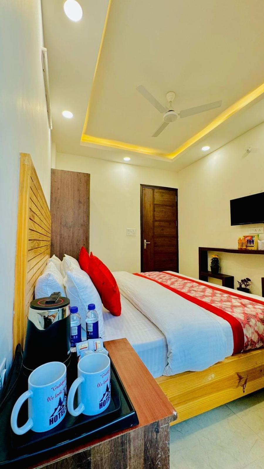 Hotel Ashram View Just 10 Minute Away Form Nizamuddin Railway Station ニューデリー エクステリア 写真