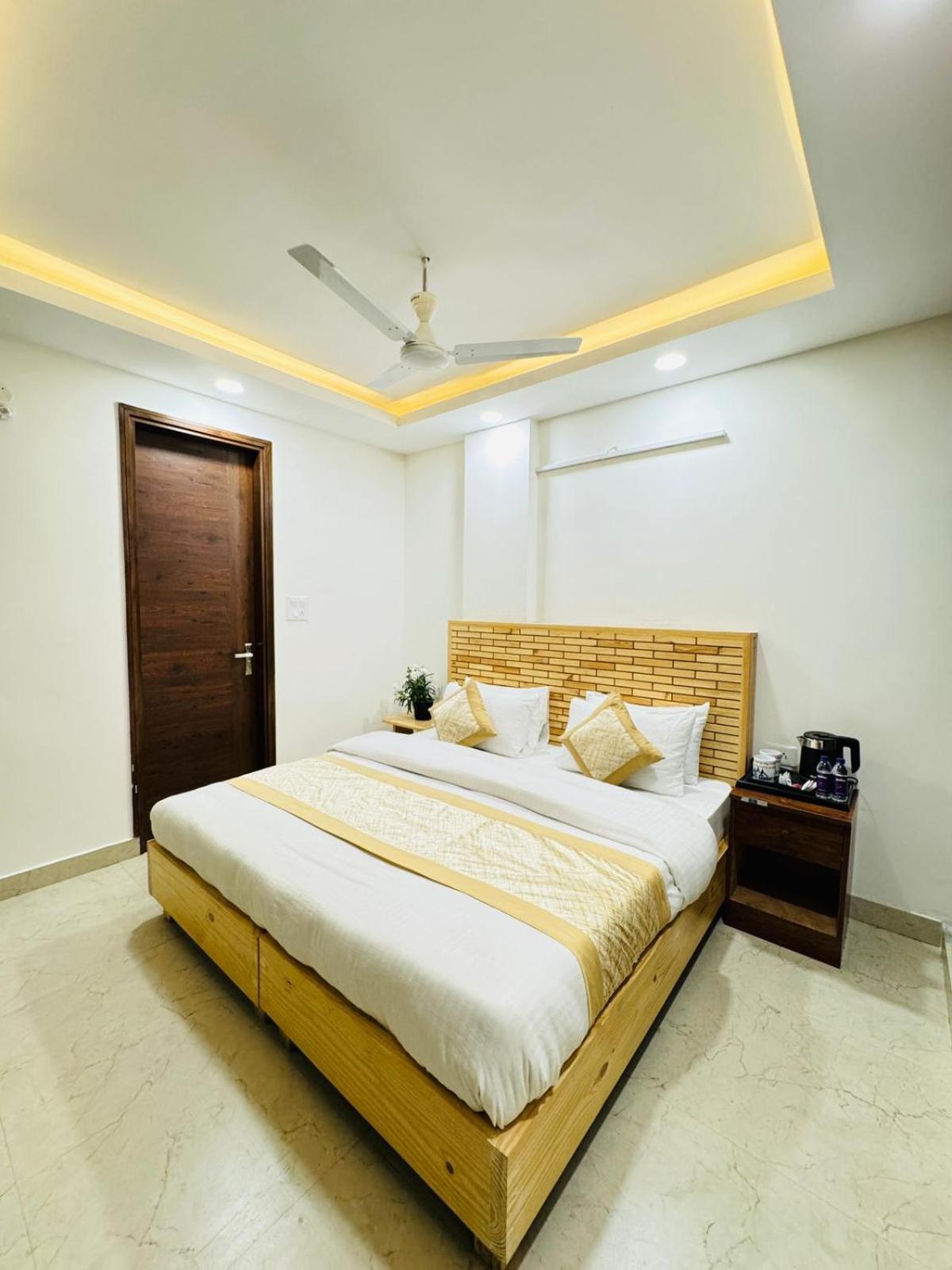 Hotel Ashram View Just 10 Minute Away Form Nizamuddin Railway Station ニューデリー エクステリア 写真