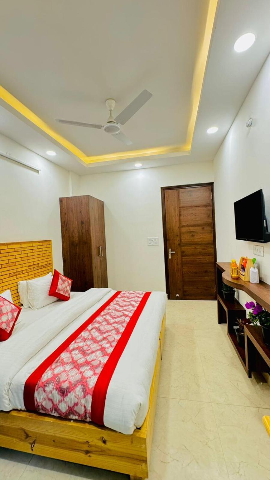 Hotel Ashram View Just 10 Minute Away Form Nizamuddin Railway Station ニューデリー エクステリア 写真