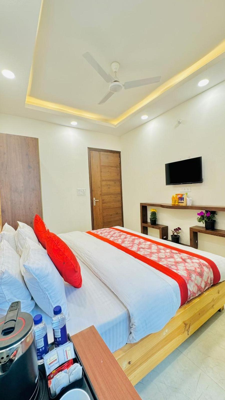 Hotel Ashram View Just 10 Minute Away Form Nizamuddin Railway Station ニューデリー エクステリア 写真