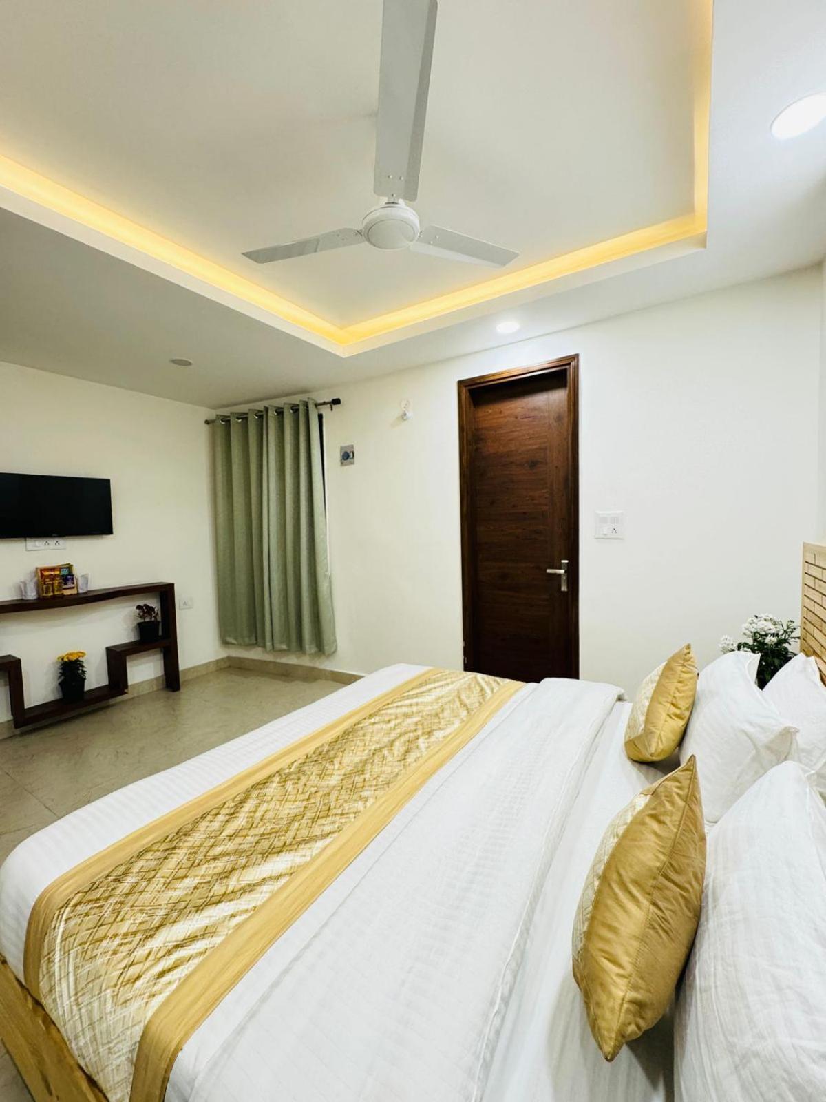 Hotel Ashram View Just 10 Minute Away Form Nizamuddin Railway Station ニューデリー エクステリア 写真