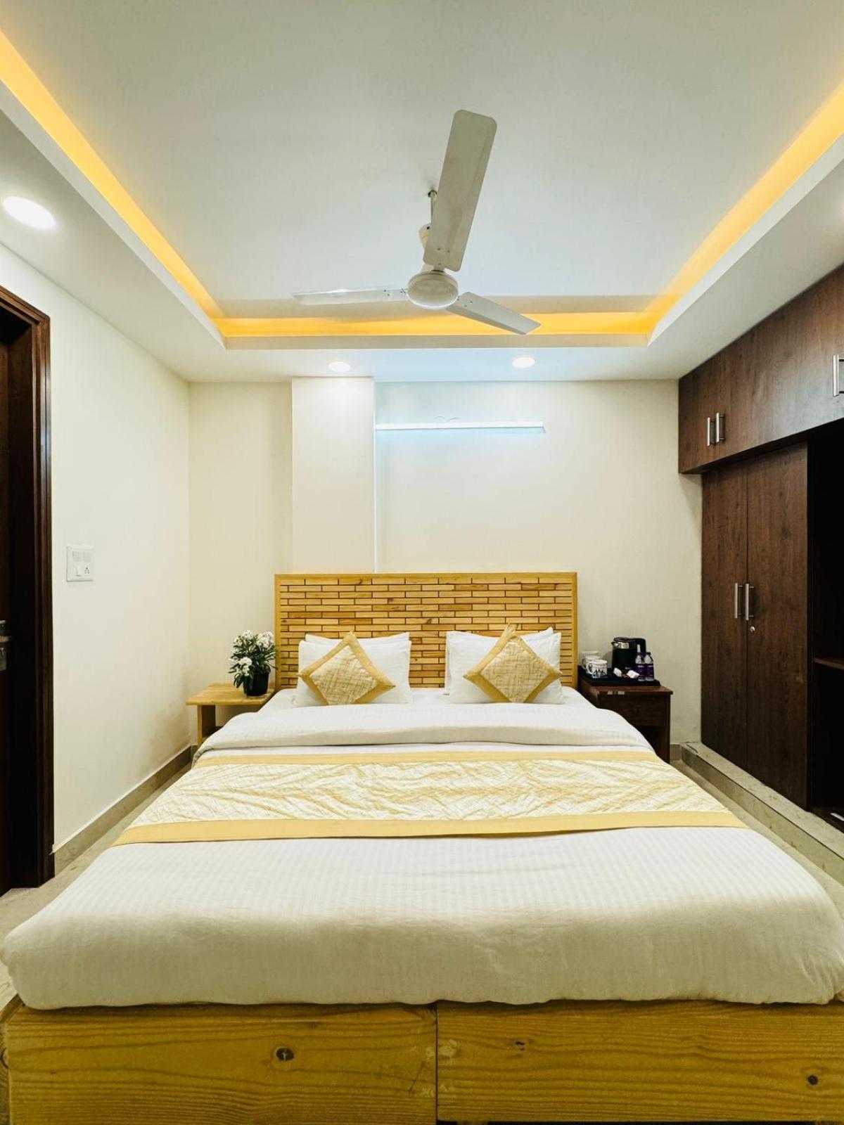 Hotel Ashram View Just 10 Minute Away Form Nizamuddin Railway Station ニューデリー エクステリア 写真