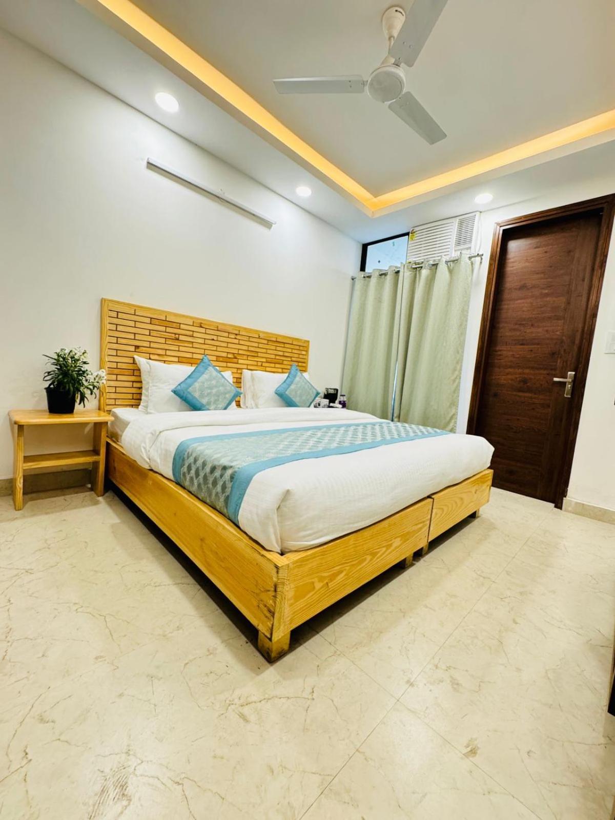 Hotel Ashram View Just 10 Minute Away Form Nizamuddin Railway Station ニューデリー エクステリア 写真