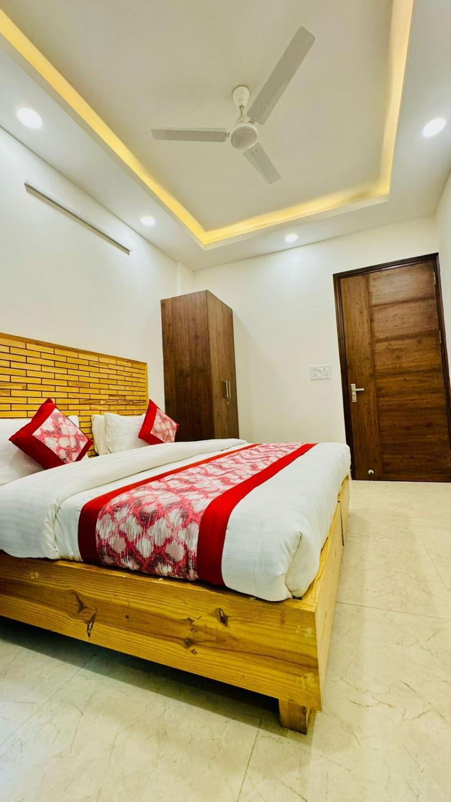 Hotel Ashram View Just 10 Minute Away Form Nizamuddin Railway Station ニューデリー エクステリア 写真